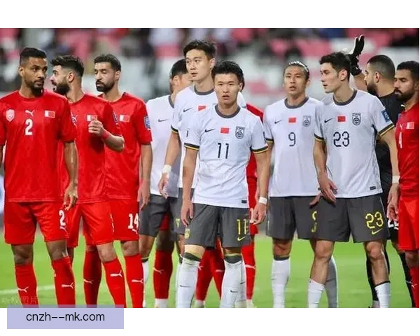 中国男足在18强赛主场与日本队激战成和 0-0平局展现坚韧防守